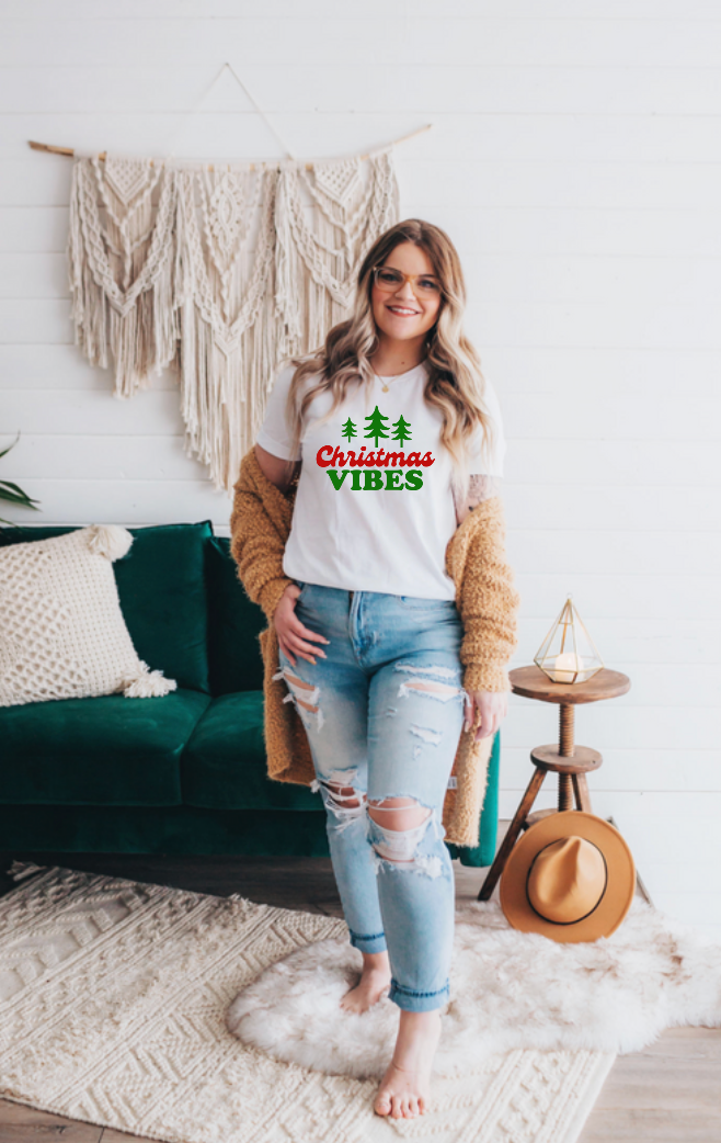 CHRISTMAS VIBES Tee